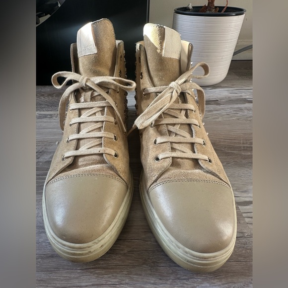 Gucci Man Hight Top Sneakers - Picture 1 of 7
